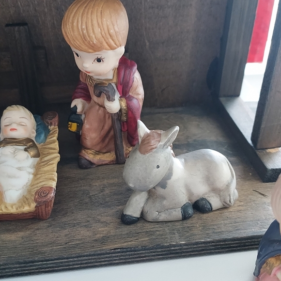 Christmas Children Porcelain Nativity Wood Stable Manger With Box Jeweled READ - Picture 5 of 10